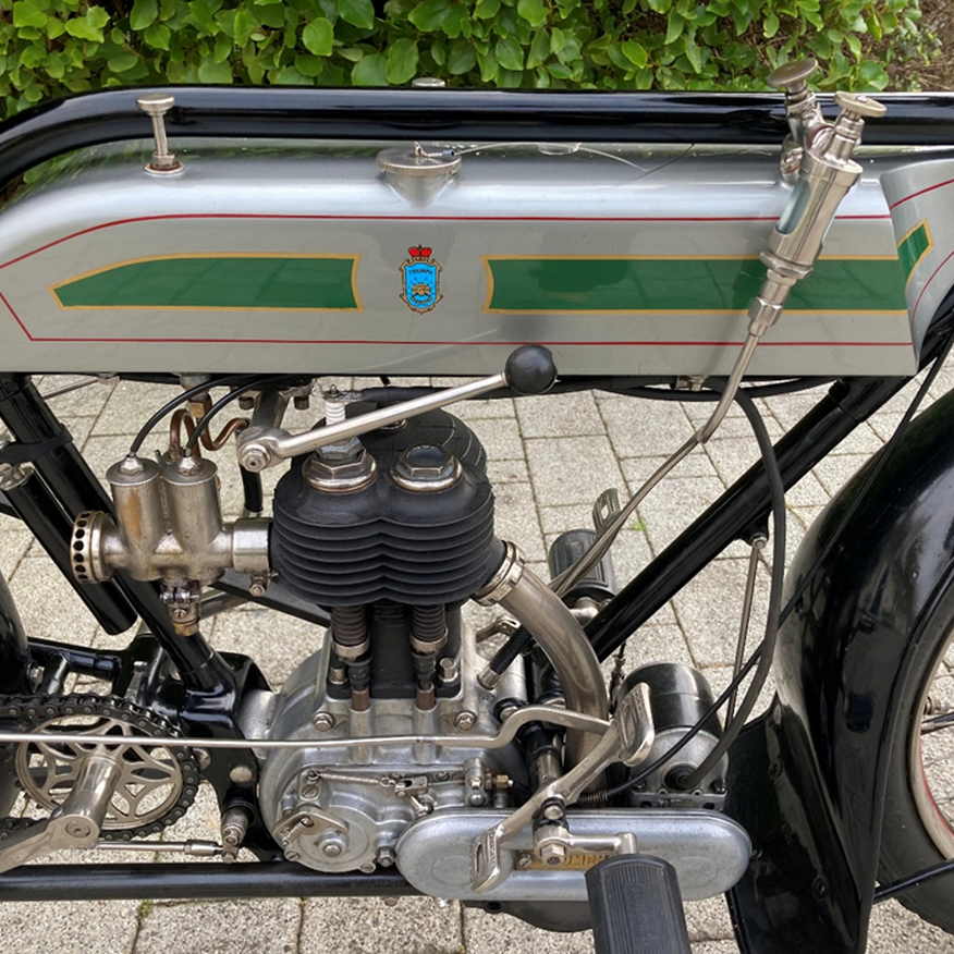 triumph flat tank motorcycle 1920s